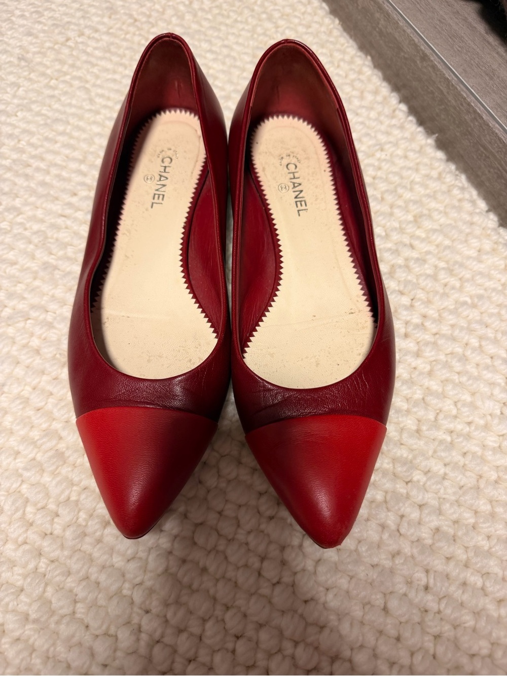 CHANEL Red Two-Tone Leather Pointed Flats